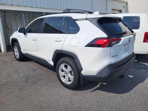 Used 2020 Toyota RAV4 LE AWD/4WD image 6