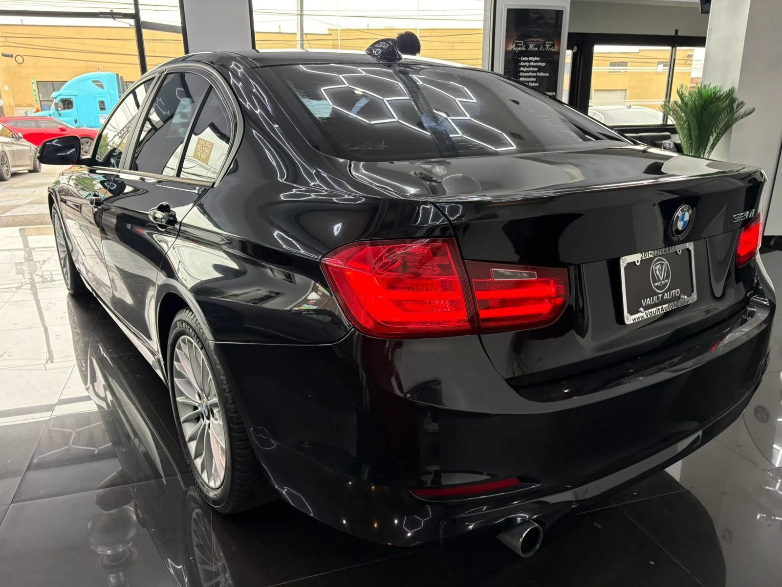 Used 2015 BMW 320i Sedan RWD image 3