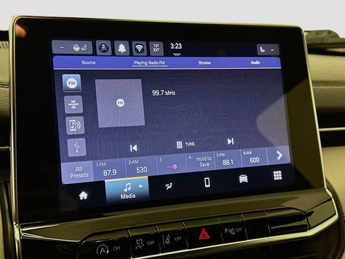 Used 2025 Jeep Compass Limited image 21