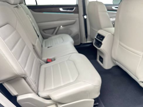 Used 2025 Volkswagen Atlas SEL AWD/4WD image 44