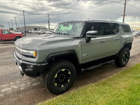 New 2024 GMC Hummer EV 2X w/ Extreme Off-Road Package image 8