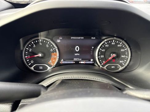 Used 2023 Jeep Renegade Latitude AWD/4WD image 13