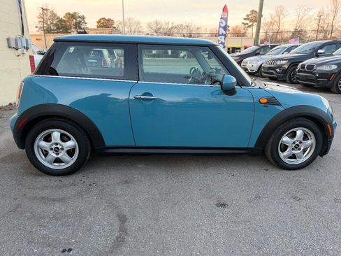 Used 2010 MINI Cooper Hardtop image 5