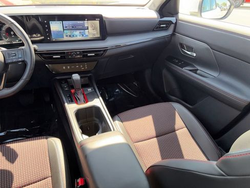 Used 2025 Nissan Kicks SR FWD image 22