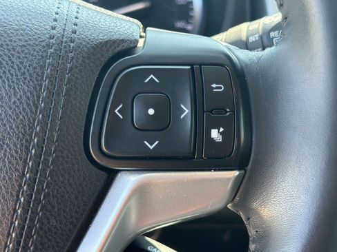 Used 2016 Toyota Highlander Limited FWD image 17