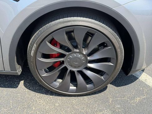 Used 2024 Tesla Model Y Performance AWD/4WD image 24