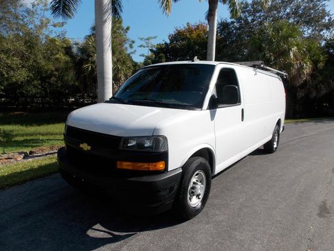 Used 2019 Chevrolet Express 2500 Extended RWD image 3