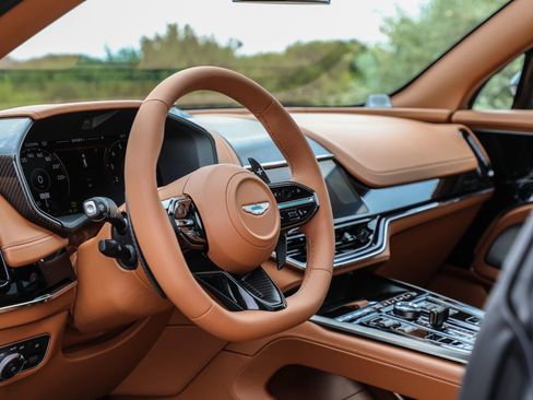Used 2022 Aston Martin DBX AWD/4WD image 60