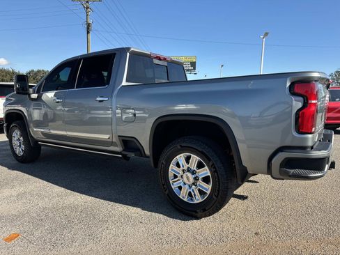 Used 2024 Chevrolet Silverado 2500 High Country w/ Technology Package image 6