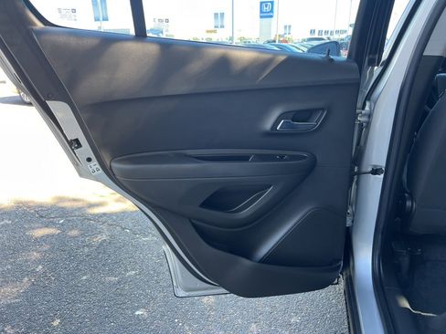 Used 2018 Chevrolet Trax LS image 15