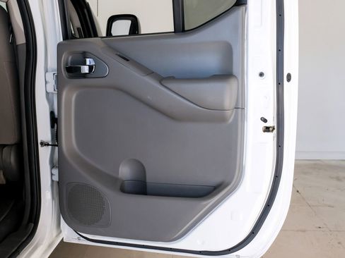 Used 2019 Nissan Frontier SV image 39