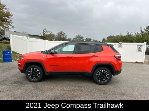 Used 2021 Jeep Compass Trailhawk image 3