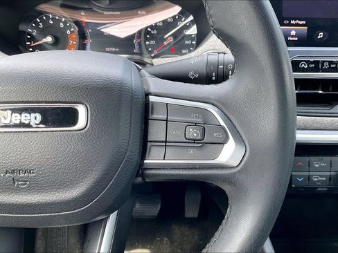 Used 2024 Jeep Compass Latitude AWD/4WD image 19