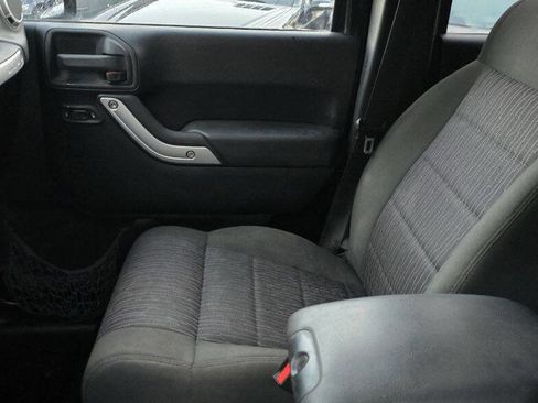 Used 2012 Jeep Wrangler Unlimited Rubicon w/ Dual Top Group image 18