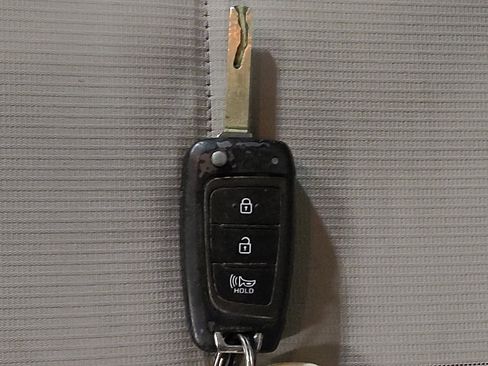 Used 2021 Hyundai Venue SEL image 32