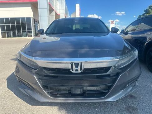 Used 2018 Honda Accord Touring image 2