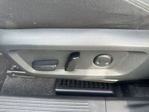 Used 2022 Nissan Rogue SV image 11