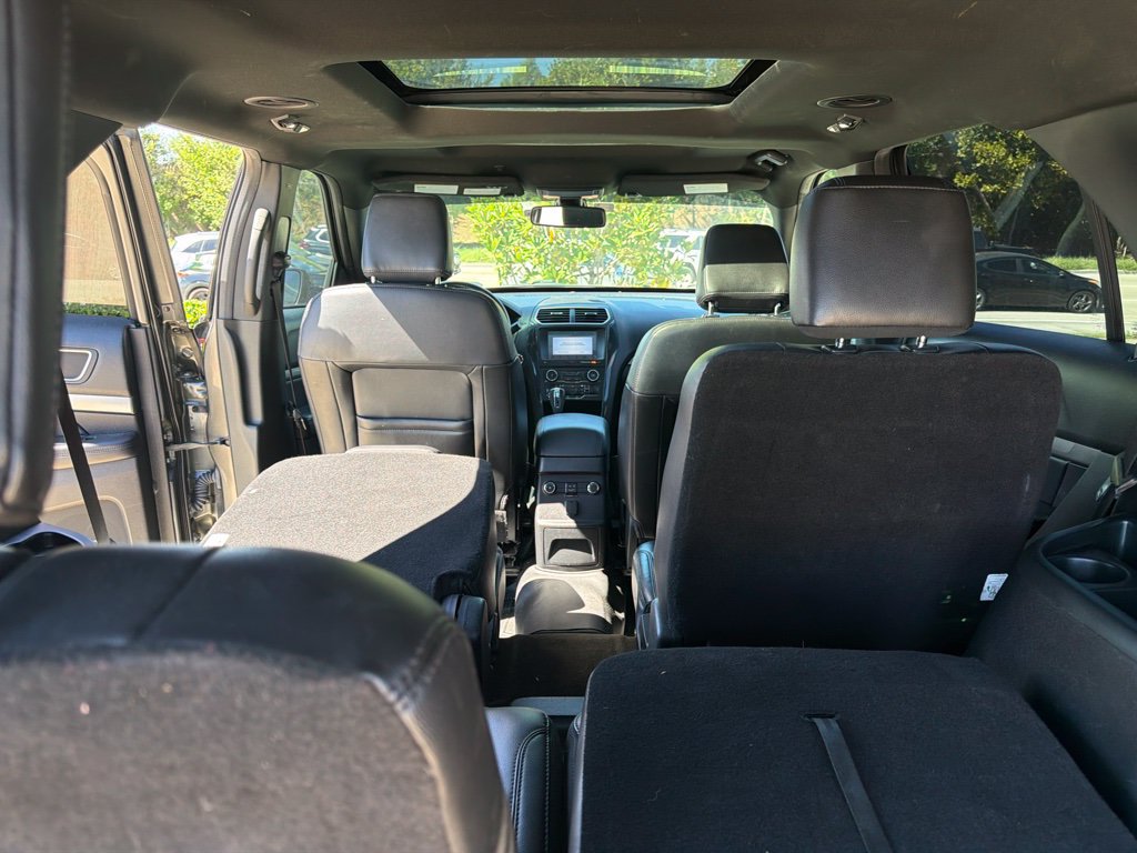 Used 2018 Ford Explorer XLT w/ Equipment Group 202A FWD image 7