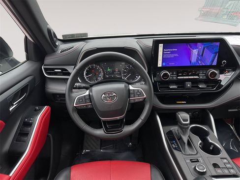 Used 2023 Toyota Highlander XSE image 12