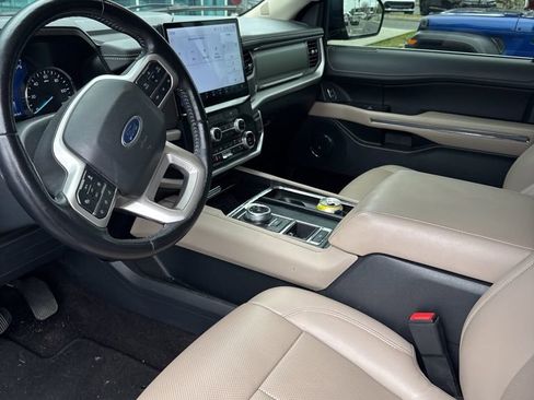 Used 2022 Ford Expedition Max XLT image 5