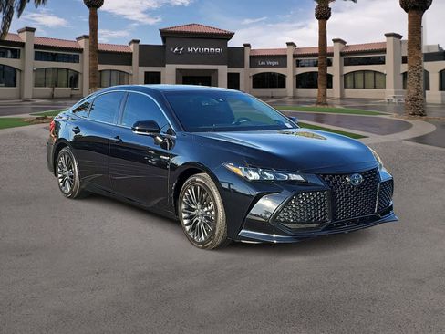 Used 2021 Toyota Avalon XSE image 2