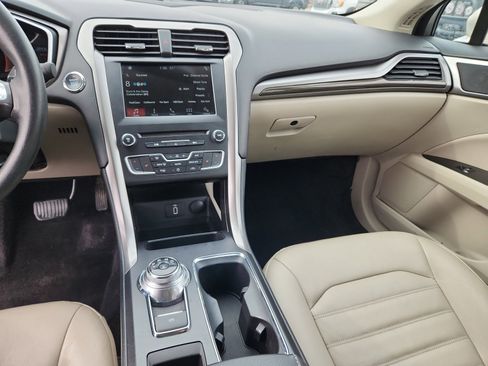 Used 2017 Ford Fusion SE w/ Fusion SE Technology Package image 20