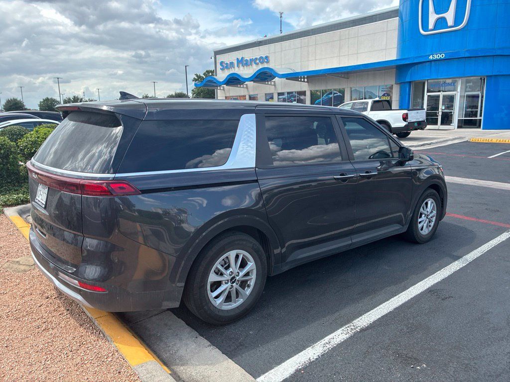 Used 2024 Kia Carnival LX FWD image 5