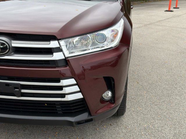 Used 2019 Toyota Highlander XLE AWD/4WD image 9
