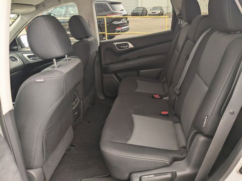 Used 2019 Nissan Pathfinder SV image 11