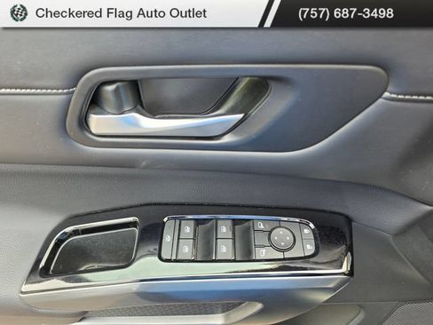 Used 2024 Nissan Pathfinder SL FWD image 21