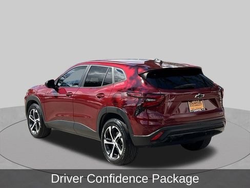 Used 2025 Chevrolet Trax RS w/ Sunroof Package FWD image 3