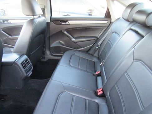 Used 2020 Volkswagen Passat 2.0T SE w/ Sunroof Package image 33