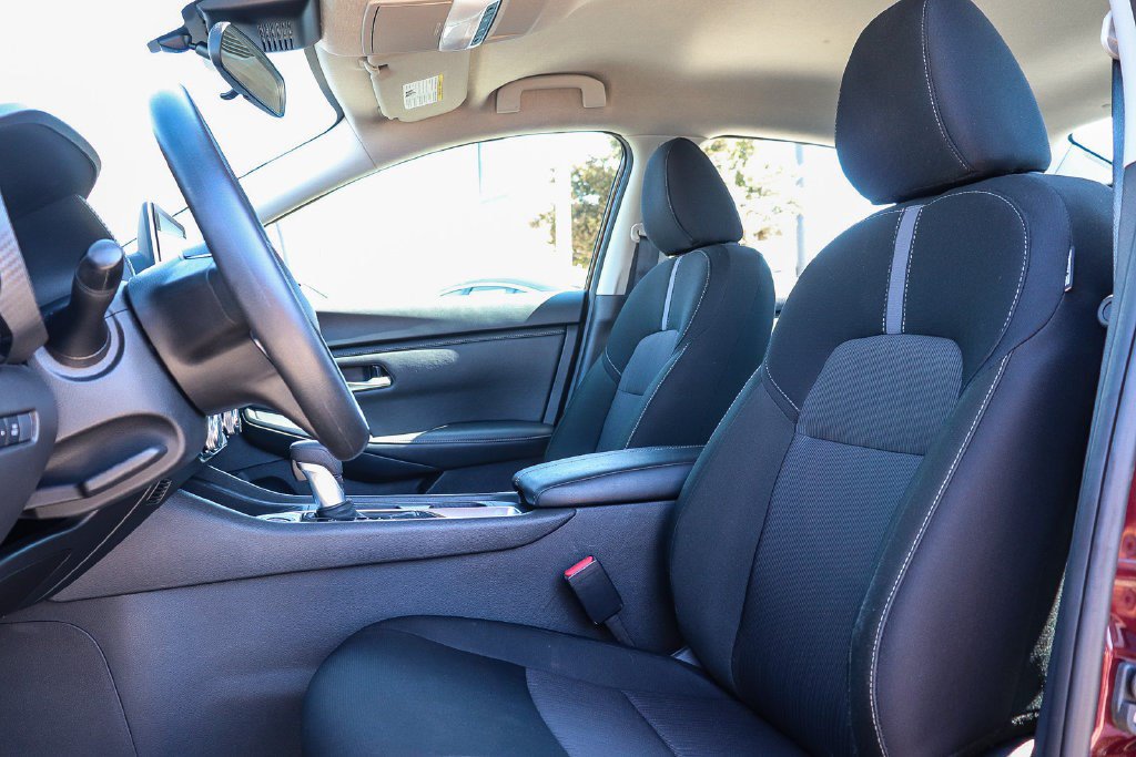 Certified 2025 Nissan Sentra SV FWD image 17