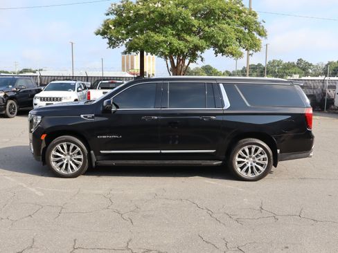 Used 2022 GMC Yukon XL Denali AWD/4WD image 18
