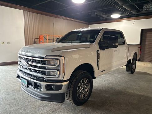 Used 2024 Ford F250 Lariat image 1