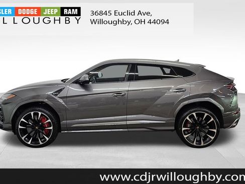 Used 2022 Lamborghini Urus image 5