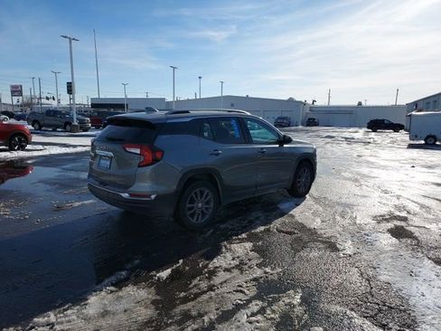 Used 2023 GMC Terrain SLT image 4