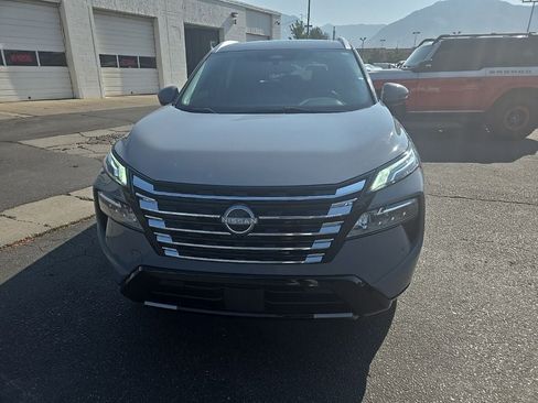 Used 2024 Nissan Rogue Platinum AWD/4WD image 2