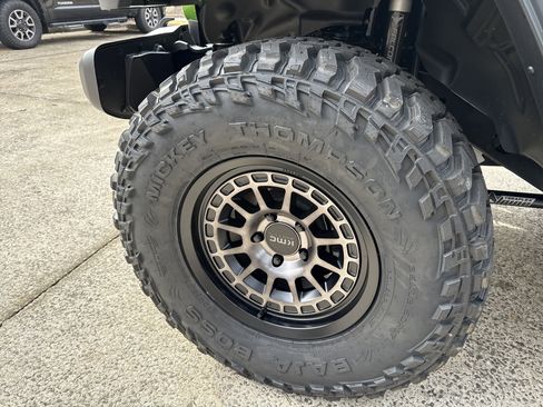 New 2025 Jeep Gladiator Sport w/ Premium Package image 11