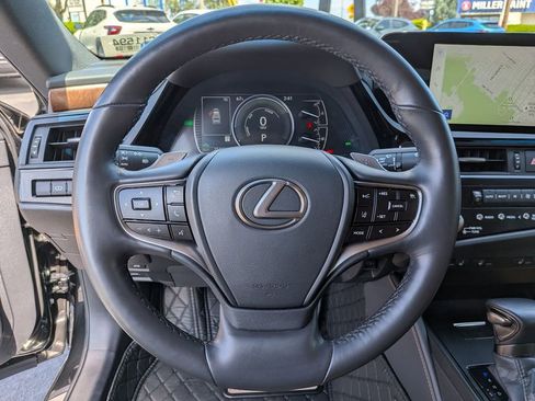 Used 2024 Lexus ES 300h w/ Premium Package FWD image 14