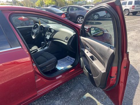 Used 2014 Chevrolet Cruze LT image 12