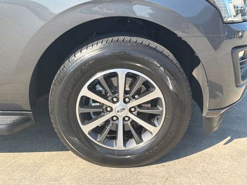 Used 2021 Ford Expedition XLT RWD image 12