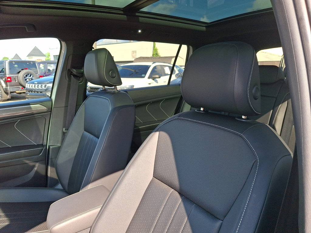 Used 2023 Volkswagen Tiguan SE R-Line FWD image 25