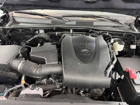 Used 2023 Toyota Tacoma TRD Sport w/ Technology Package image 11