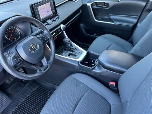 Used 2022 Toyota RAV4 LE image 10