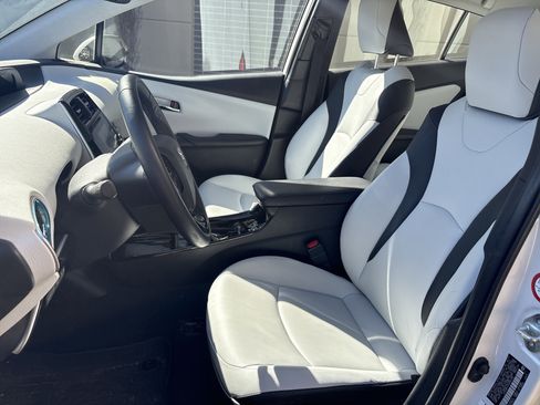 Used 2019 Toyota Prius XLE image 15