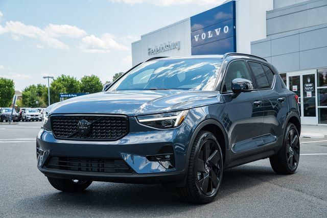 New 2026 Volvo XC40 B5 Ultra w/ Climate Package AWD/4WD image 3