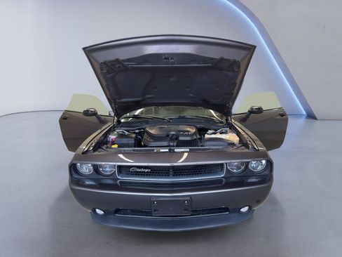 Used 2014 Dodge Challenger SXT RWD image 10