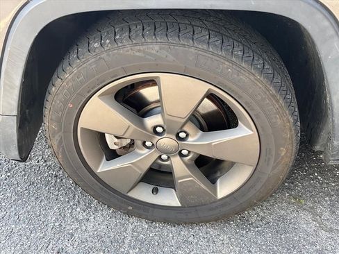 Used 2016 Jeep Cherokee 75th Anniversary image 9