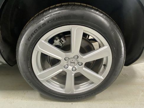 Used 2023 Volvo XC90 B5 Core image 5